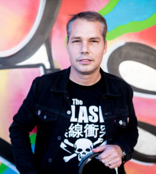 Shepard Fairey headshot.